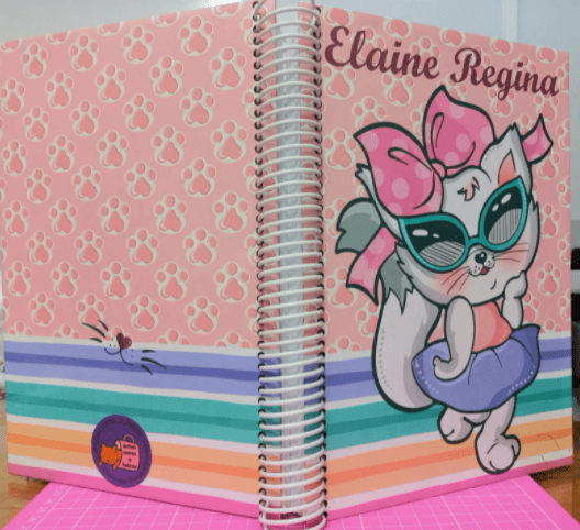 Foto de um caderno personalizado em tamanho A4