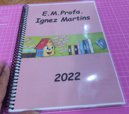 Foto de um caderno de planejamento personalizado em tamanho A4