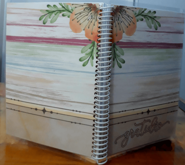 Foto de um caderno personalizado em tamanho A5